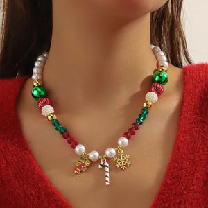 necklace in red featuring beaded and straight fit