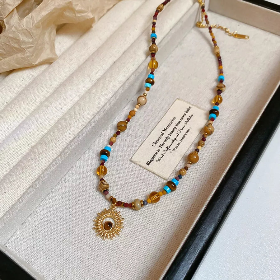 Multicolor necklace with short and clasp