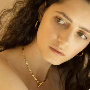 18k Gold-plated Chain Link Toggle Clasp Necklace in gold with chain link