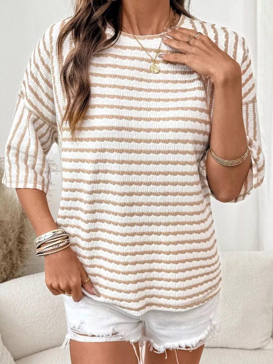 t-shirt in white with seam detail and hip-length