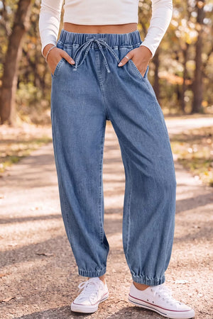 71% cotton, 27 jeans in light wash denim blue with relaxed silhouette