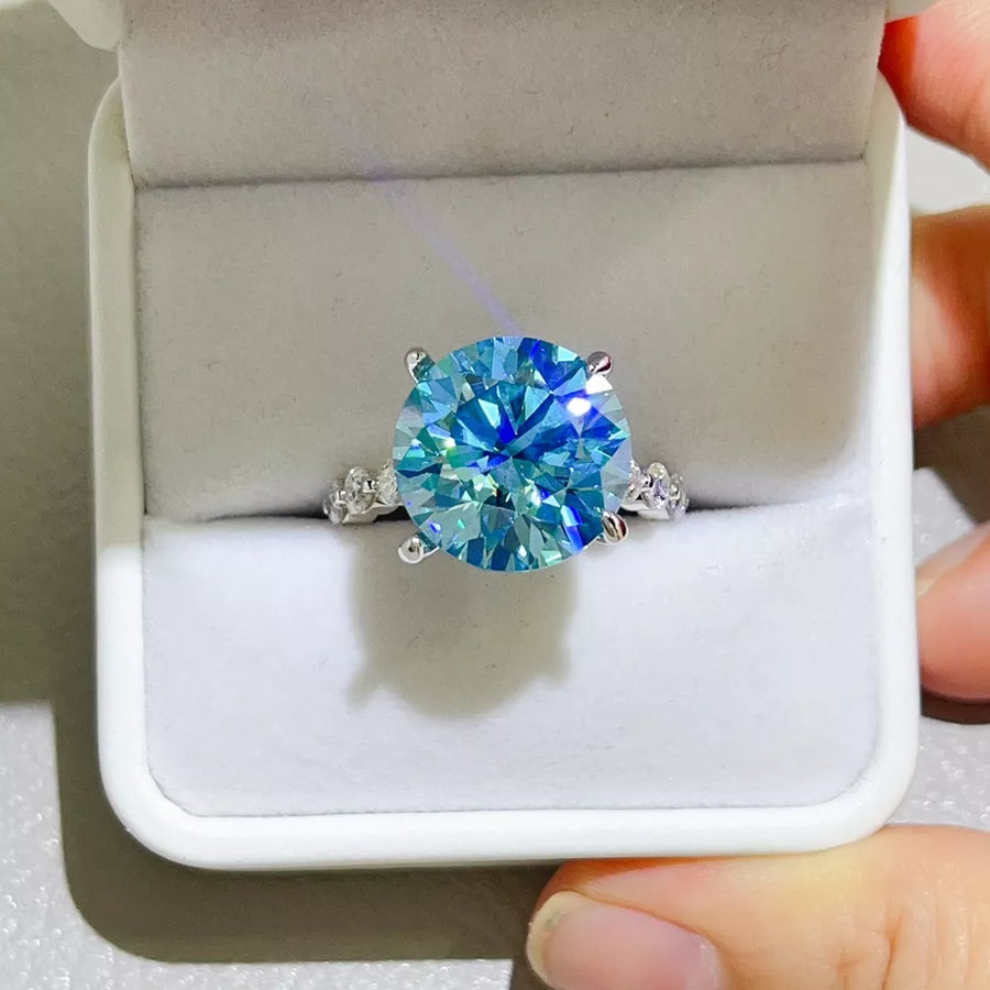 925 sterling silver,Moissanite Carat weight: 10ct Care instructions: Avoid weari ring in silver with classic silhouette