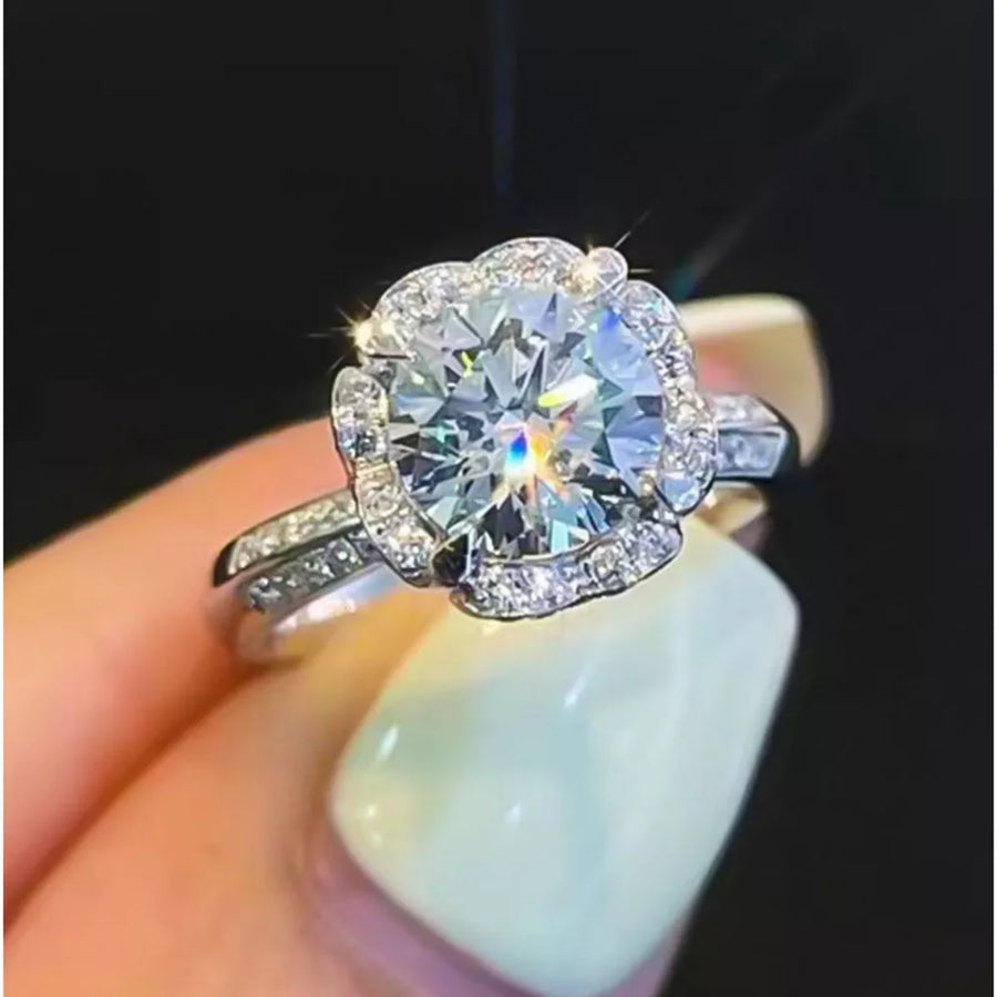 925 sterling silver,Moissanite,1ct Carat weight: 1ct Care instructions: Avoid we ring in Silver with round silhouette