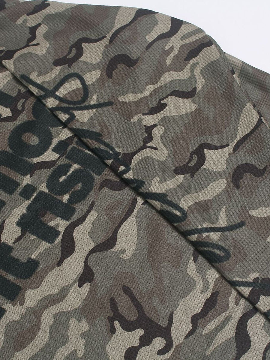 streetwear t-shirt in dark green with crew neck