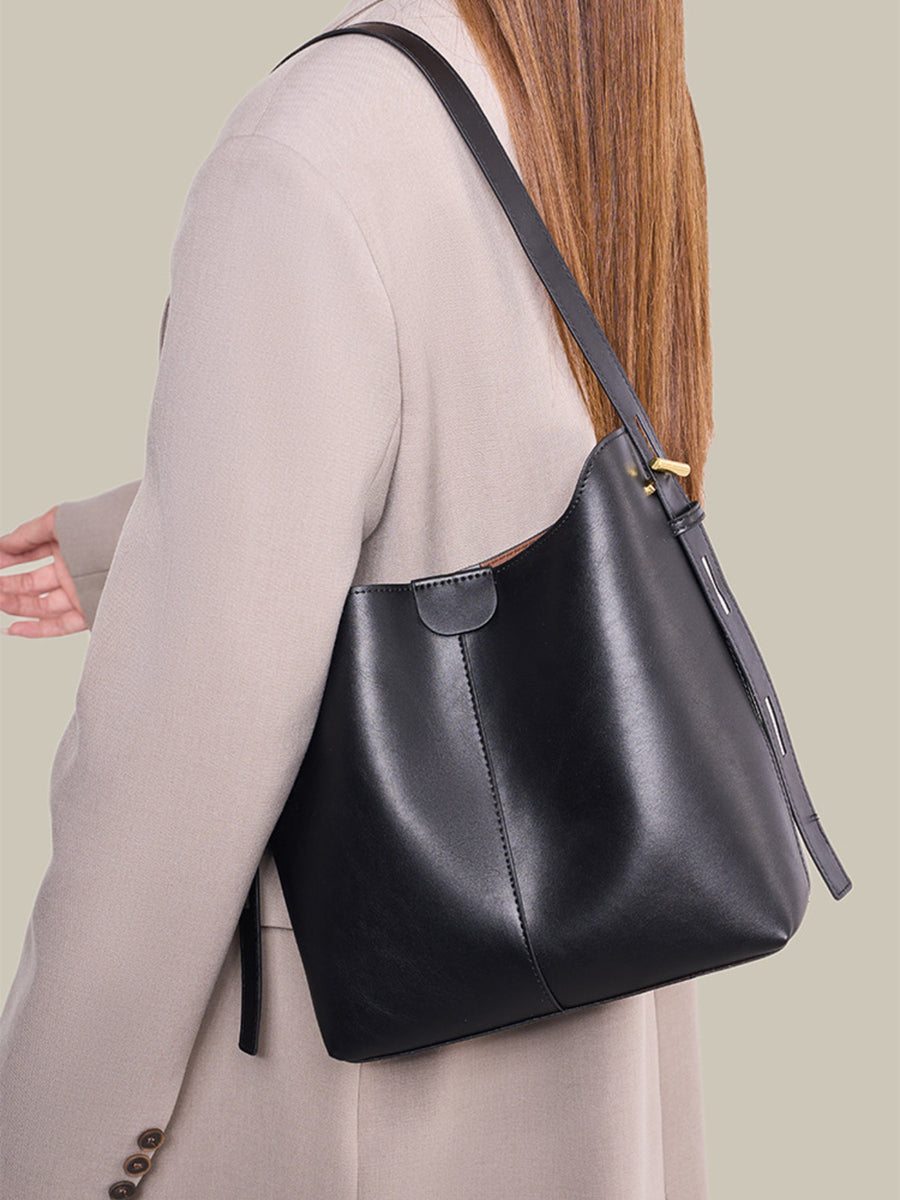handbag in Apricot with adjustable straps and medium