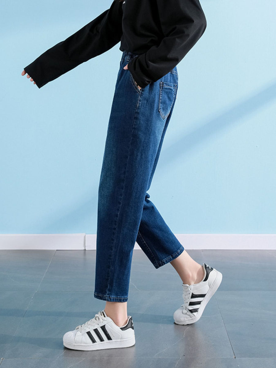 jeans in medium wash denim with washed and ankle-length