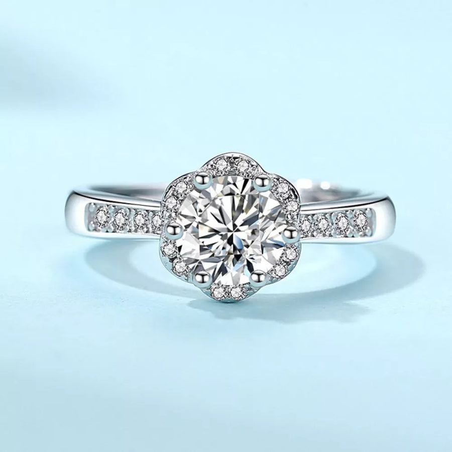 925 sterling silver,Moissanite Carat weight: 1ct Care instructions: Avoid wearin ring in clear with classic silhouette