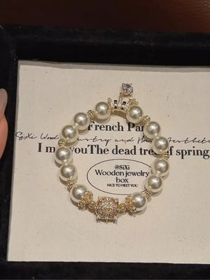 bracelet in cream featuring pearl beads and regular fit