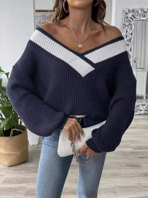 v-neck sweater in Black