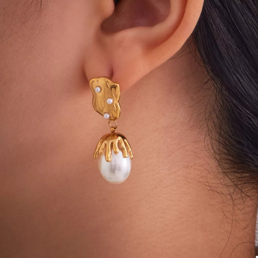 18k Gold-plated Synthetic Pearl Drop Earrings in gold with drop design