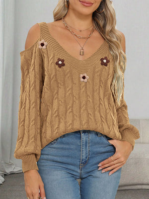 romantic pullover sweater in black with v-neck