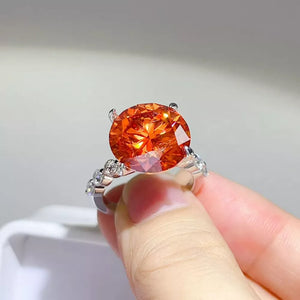 925 sterling silver,Moissanite Carat weight: 10ct Care instructions: Avoid weari ring in silver with fitted silhouette