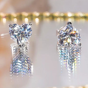 925 sterling silver,Moissanite Carat weight: 2ct Care instructions: Avoid wearin earrings in Silver with stud silhouette