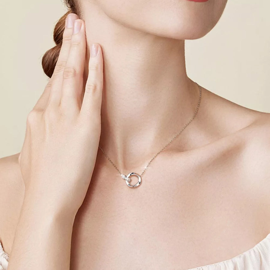 necklace in silver featuring pendant and pendant fit