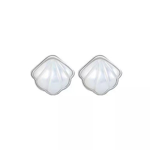 925 sterling silver,Fritillaria Care instructions: Avoid wearing during exercise earrings in Silver with fitted silhouette