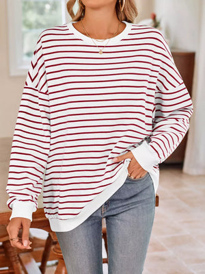 classic sweatshirt in black with crew neck