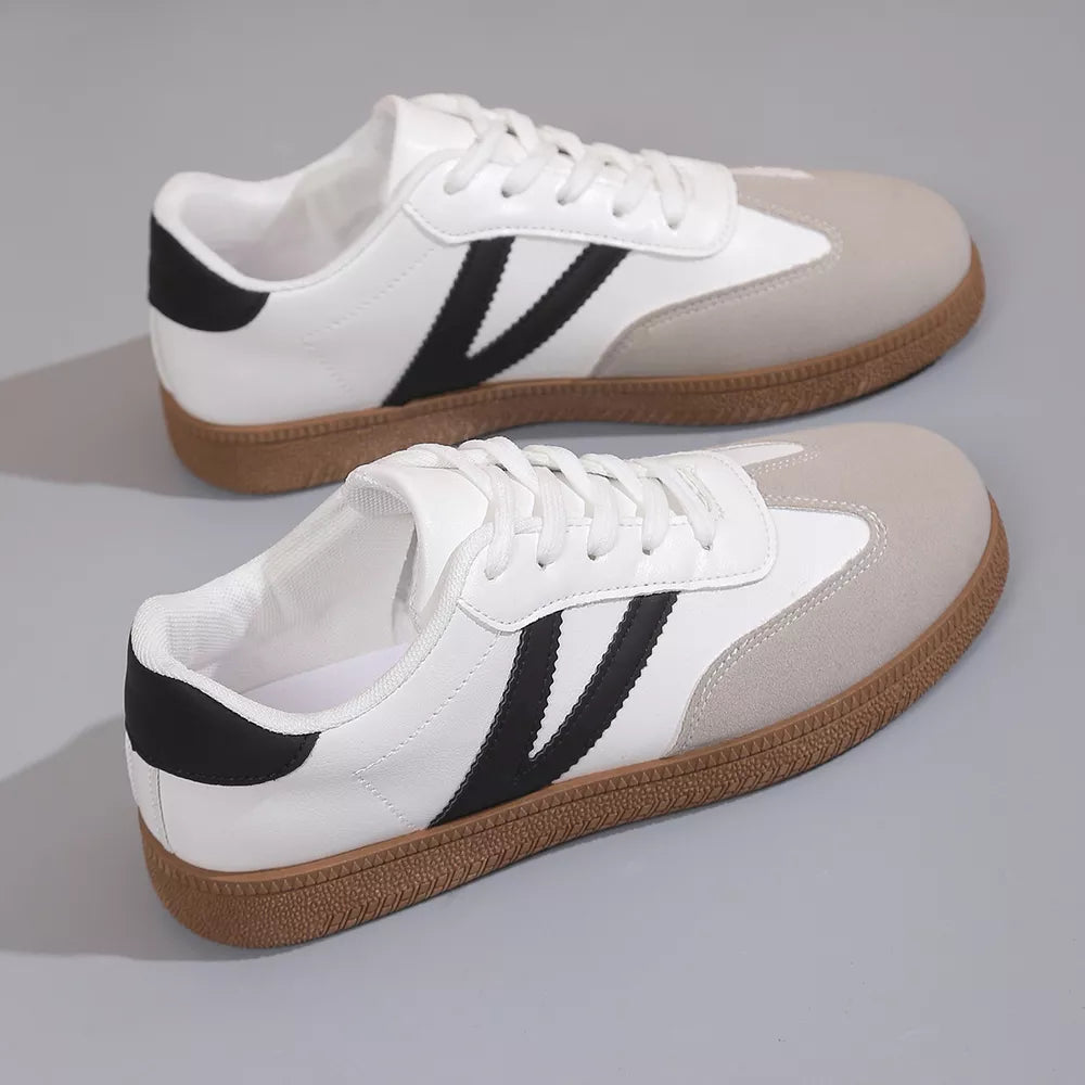 Round Toe Lace Up Sneakers in Black