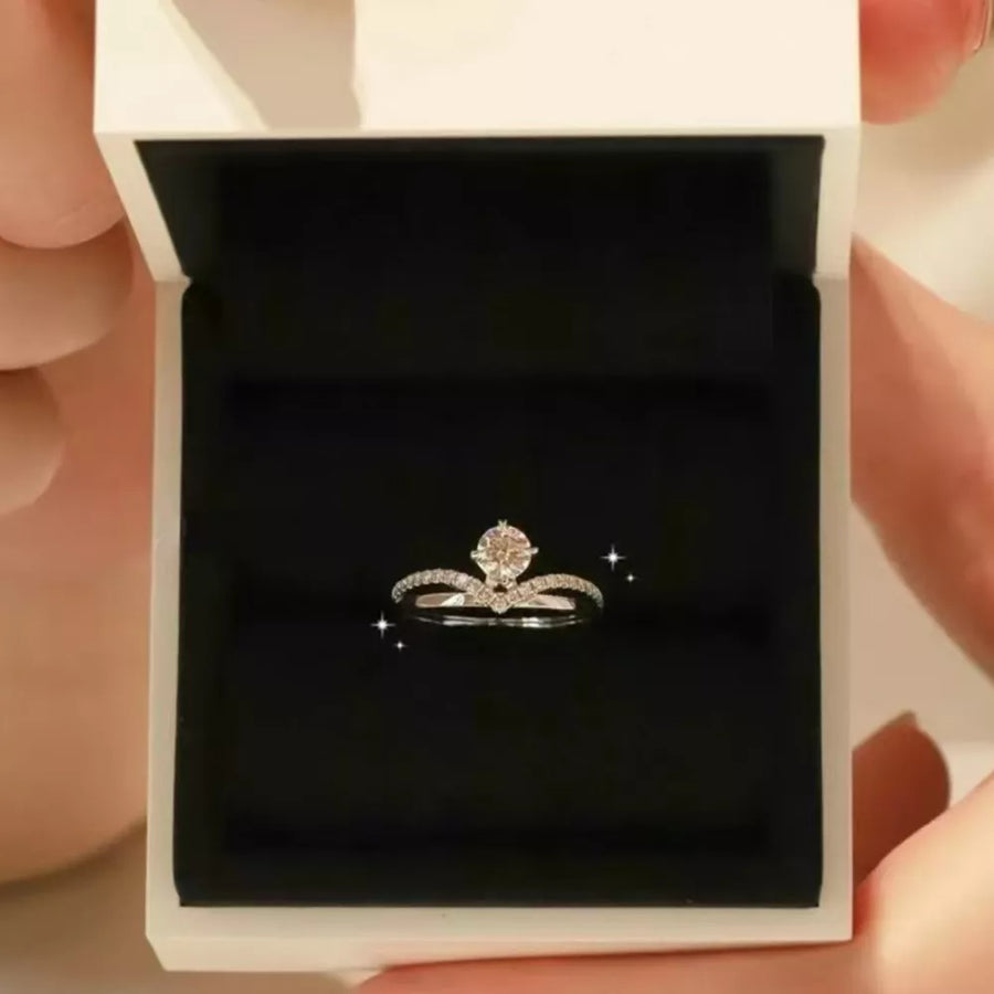 1 Carat 925 Sterling Silver Moissanite Ring in silver with 1 carat moissanite center stone