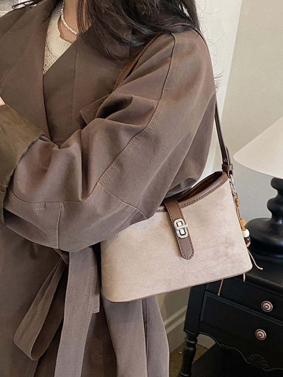 Black with handbag with buckle detail 15
