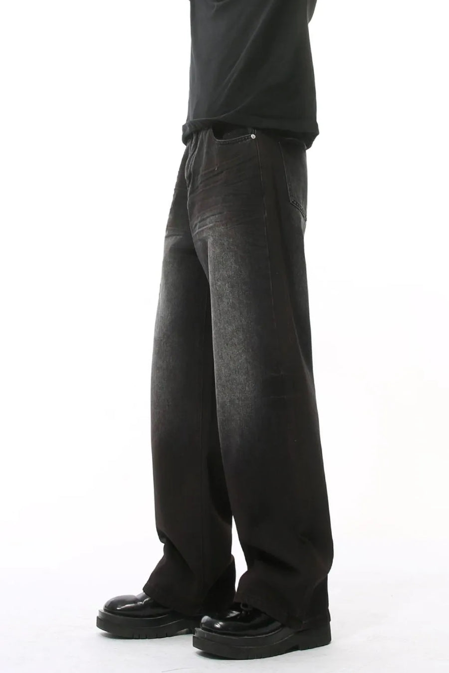 Pocketed high rise slouchy denim jeans in dark wash cotton with a relaxed fit.