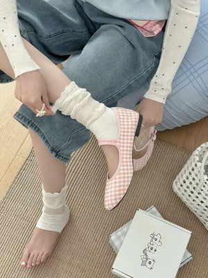 Knitted Half Sole Socks in white with ruffled trim