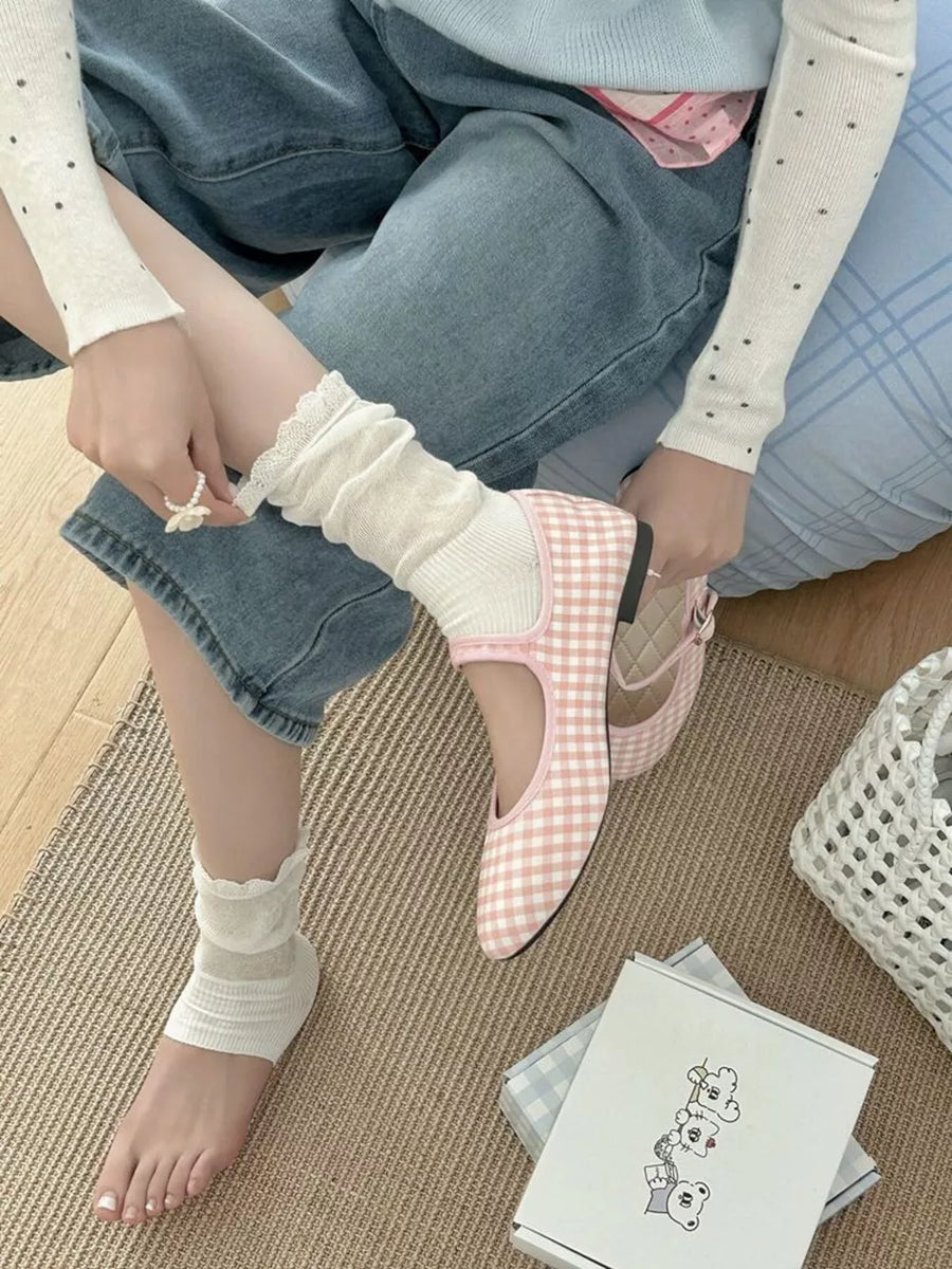 Knitted Half Sole Socks in white with ruffled trim