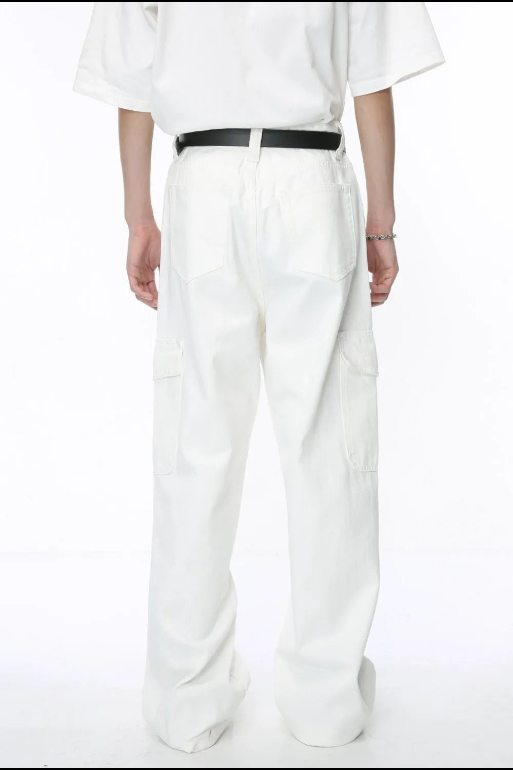 Light wide-leg cargo trousers with pleats and side pockets