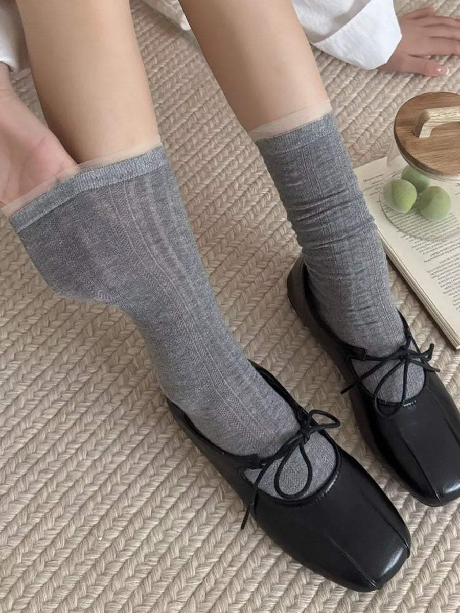 White socks featuring ribbed knit and ribbed knit