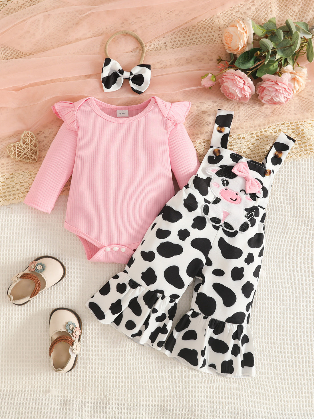 black jumpsuit with cow print and round neck