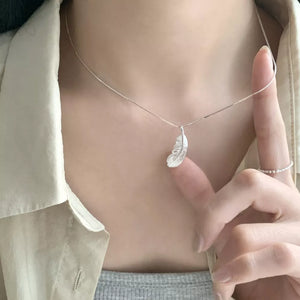 silver necklace with short and clasp