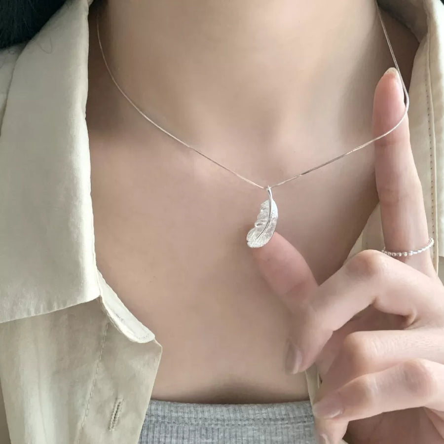 silver necklace with short and clasp