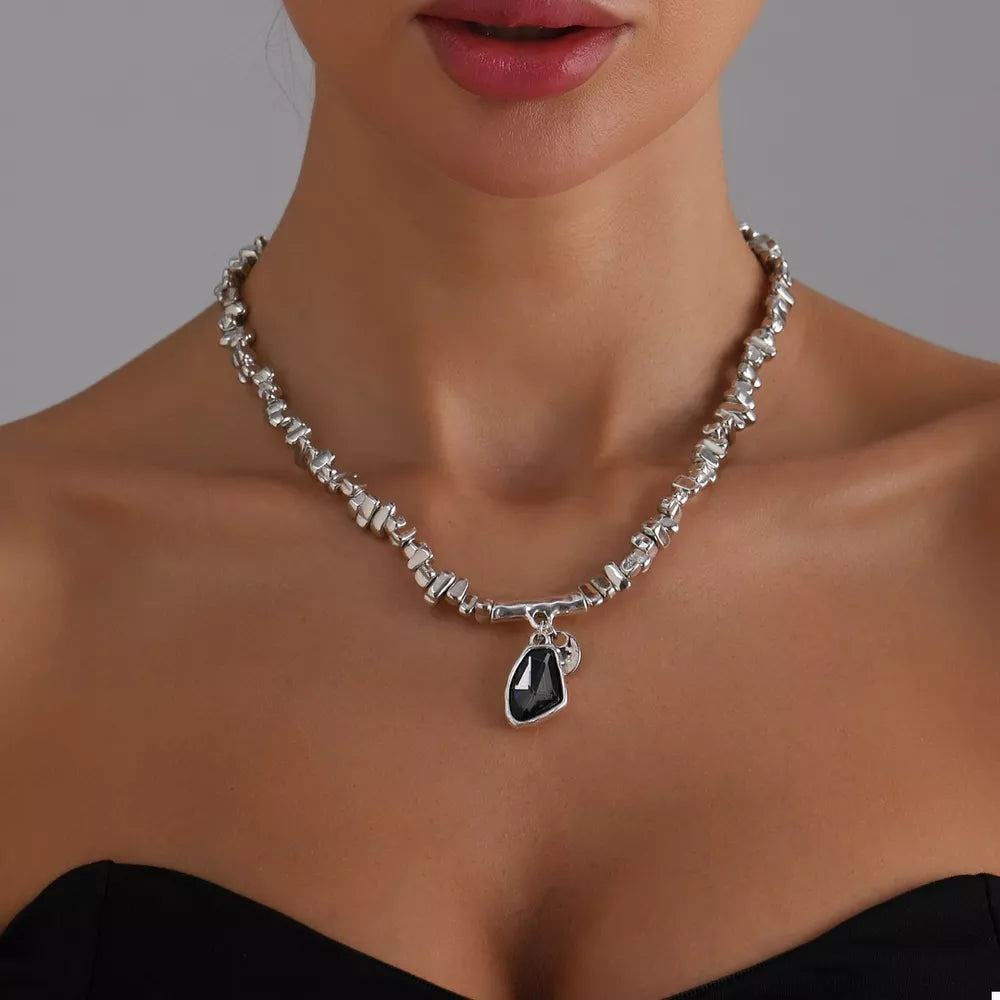 necklace in silver featuring silver-plated and straight fit