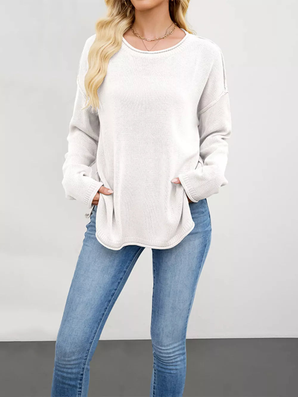 Red crewneck sweater with raw hem and long sleeve
