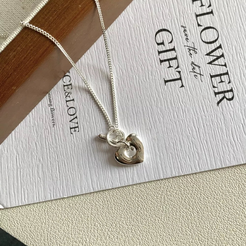 necklace in silver featuring heart pendant and delicate fit