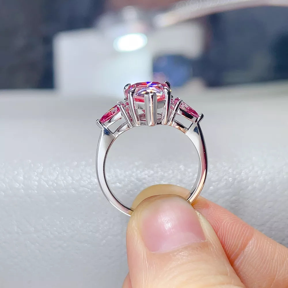 925 sterling silver,Moissanite Carat weight: 6ct Care instructions: Avoid wearin ring in silver with ring silhouette