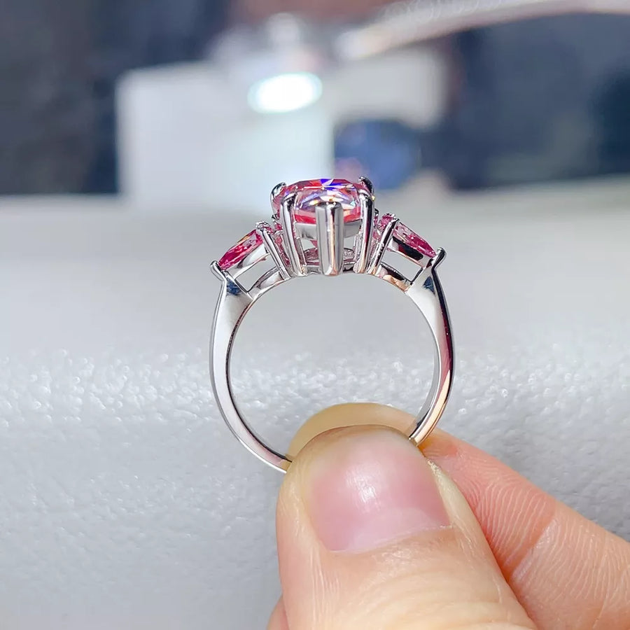 925 sterling silver,Moissanite Carat weight: 6ct Care instructions: Avoid wearin ring in silver with ring silhouette