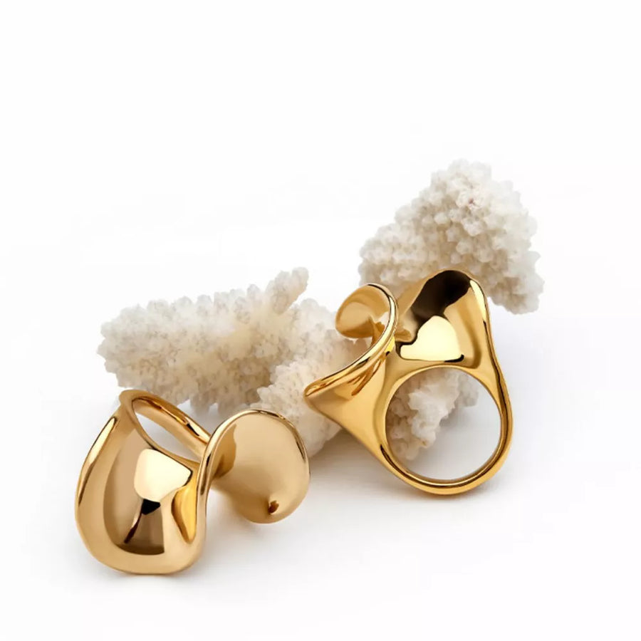 ring in gold with geometric and gold-plated