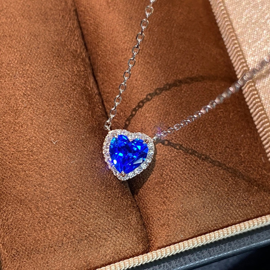 necklace in Blue with pendant and princess length