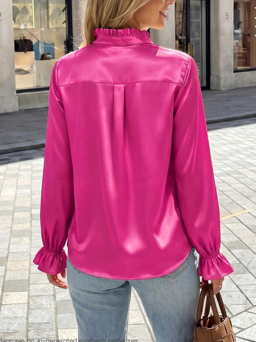 blouse in Black with buttoned and hip-length