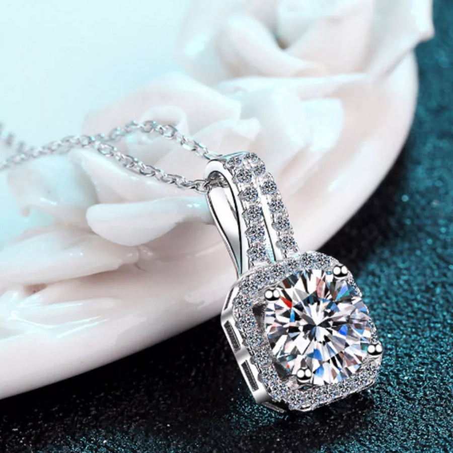 necklace in clear with pendant and collarbone length