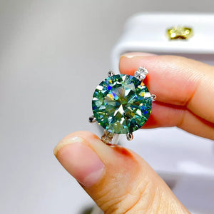 925 sterling silver,Moissanite Carat weight: 10CT Care instructions: Avoid weari ring in silver with n/a silhouette