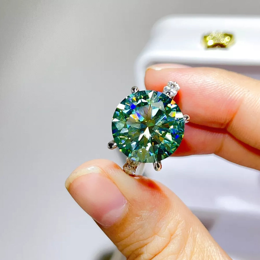 925 sterling silver,Moissanite Carat weight: 10CT Care instructions: Avoid weari ring in silver with n/a silhouette