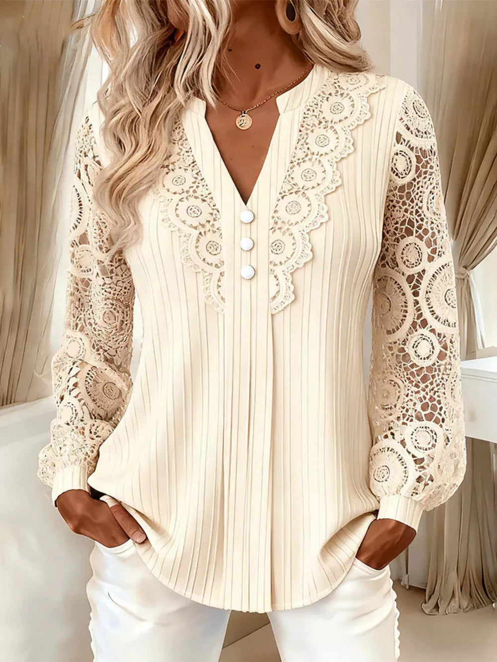 blouse in Black with ribbed and lace
