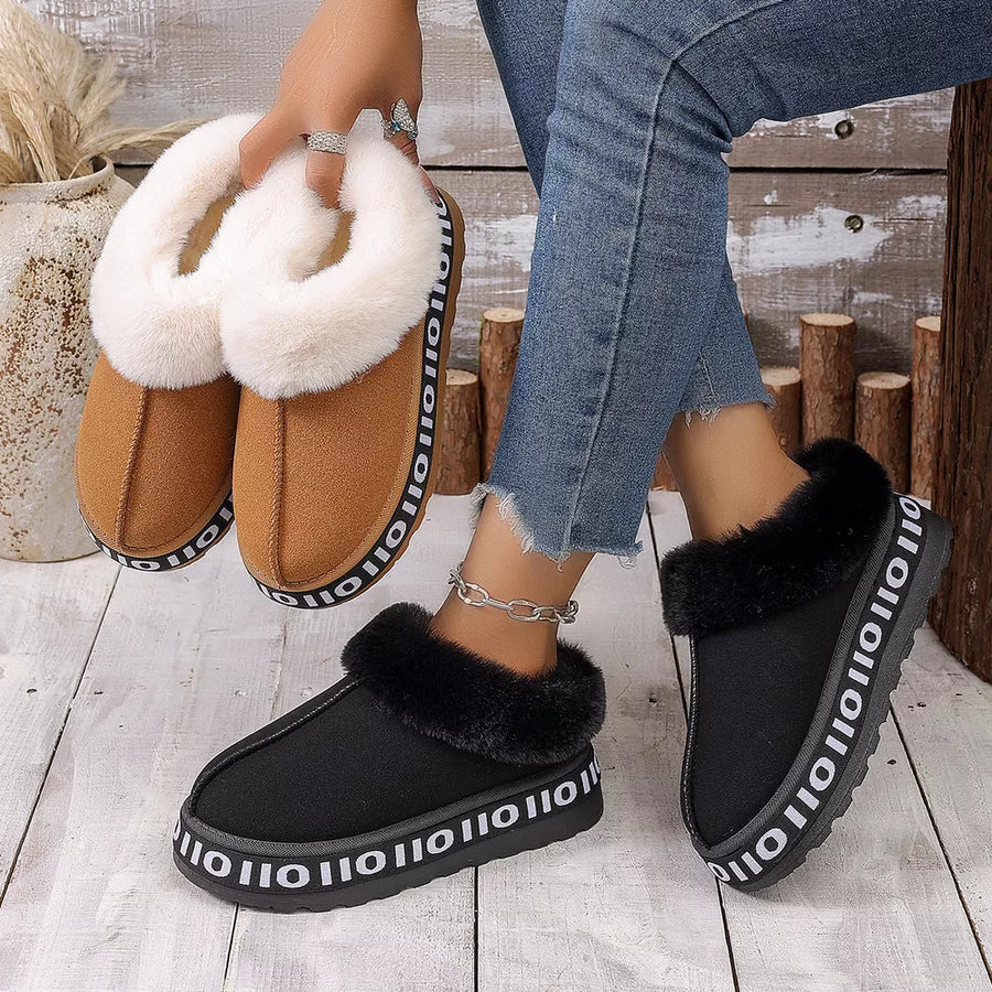 ankle boots in black featuring round toe and regular fit
