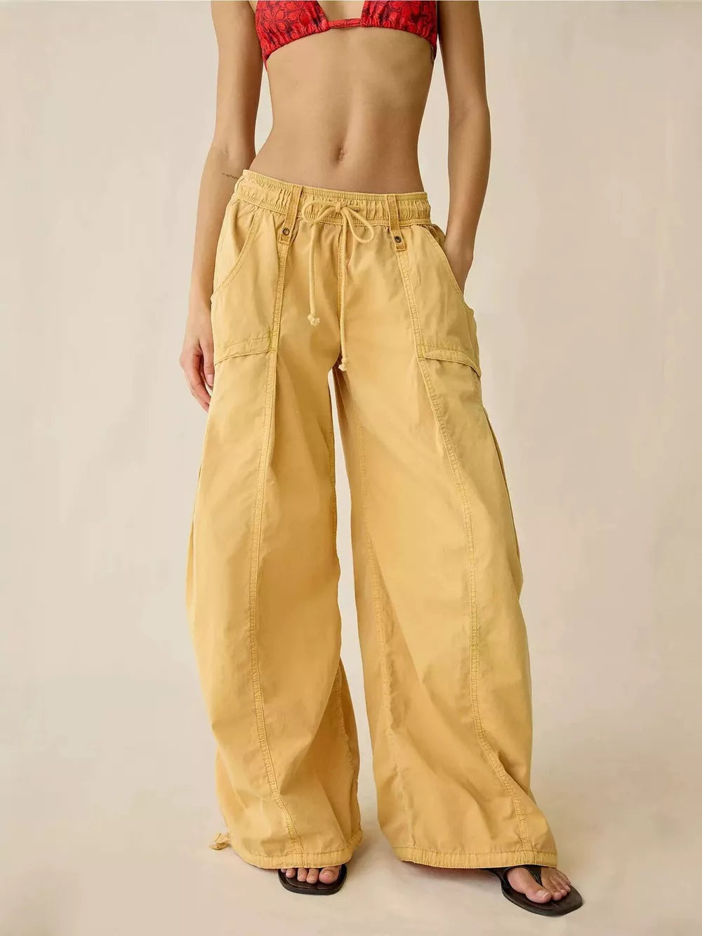 cargo pants in Khaki with high-waisted and full-length