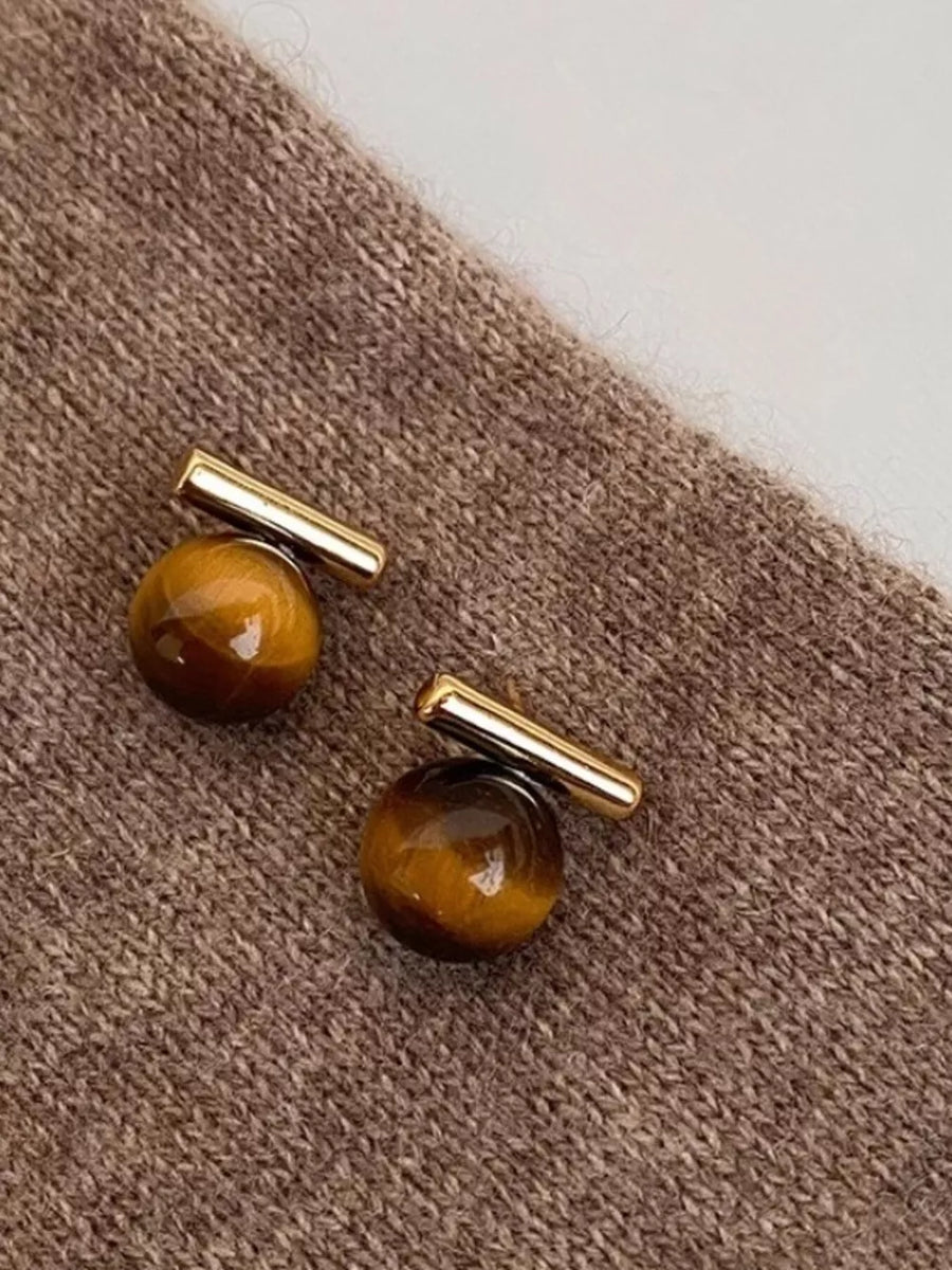 ACCESSORIES in Camel with natural stone pattern and stud