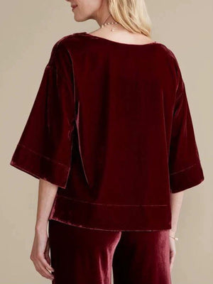 Black t-shirt with hip-length and pullover