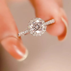 925 sterling silver,Moissanite Carat weight: 2ct Care instructions: Avoid wearin ring in Silver with straight silhouette