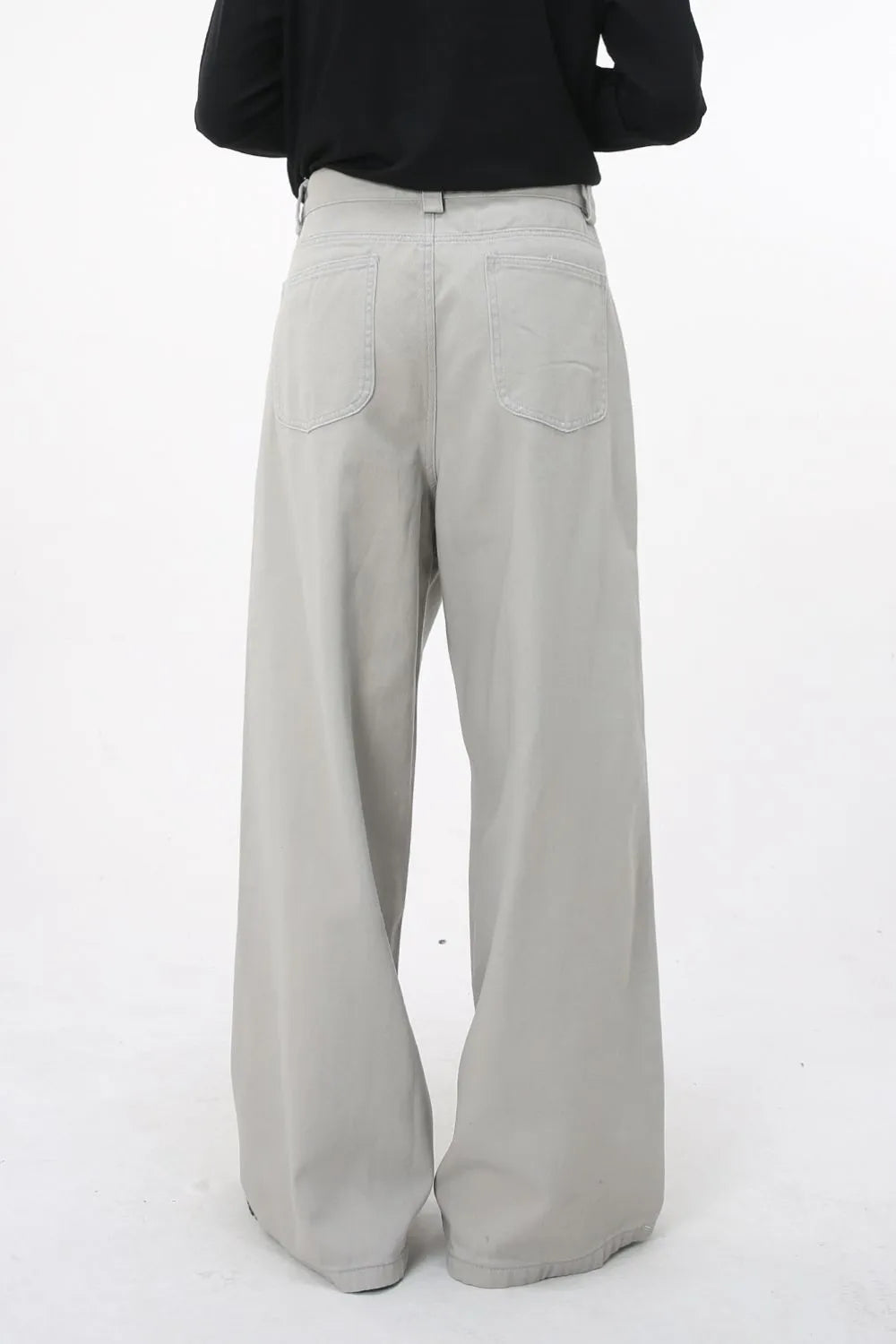 Gray wide-leg denim jeans with sculpted volume and back pockets.
