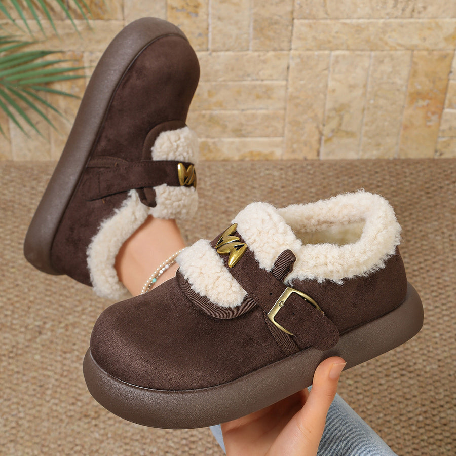 ankle boots in dark brown featuring round toe and chunky fit